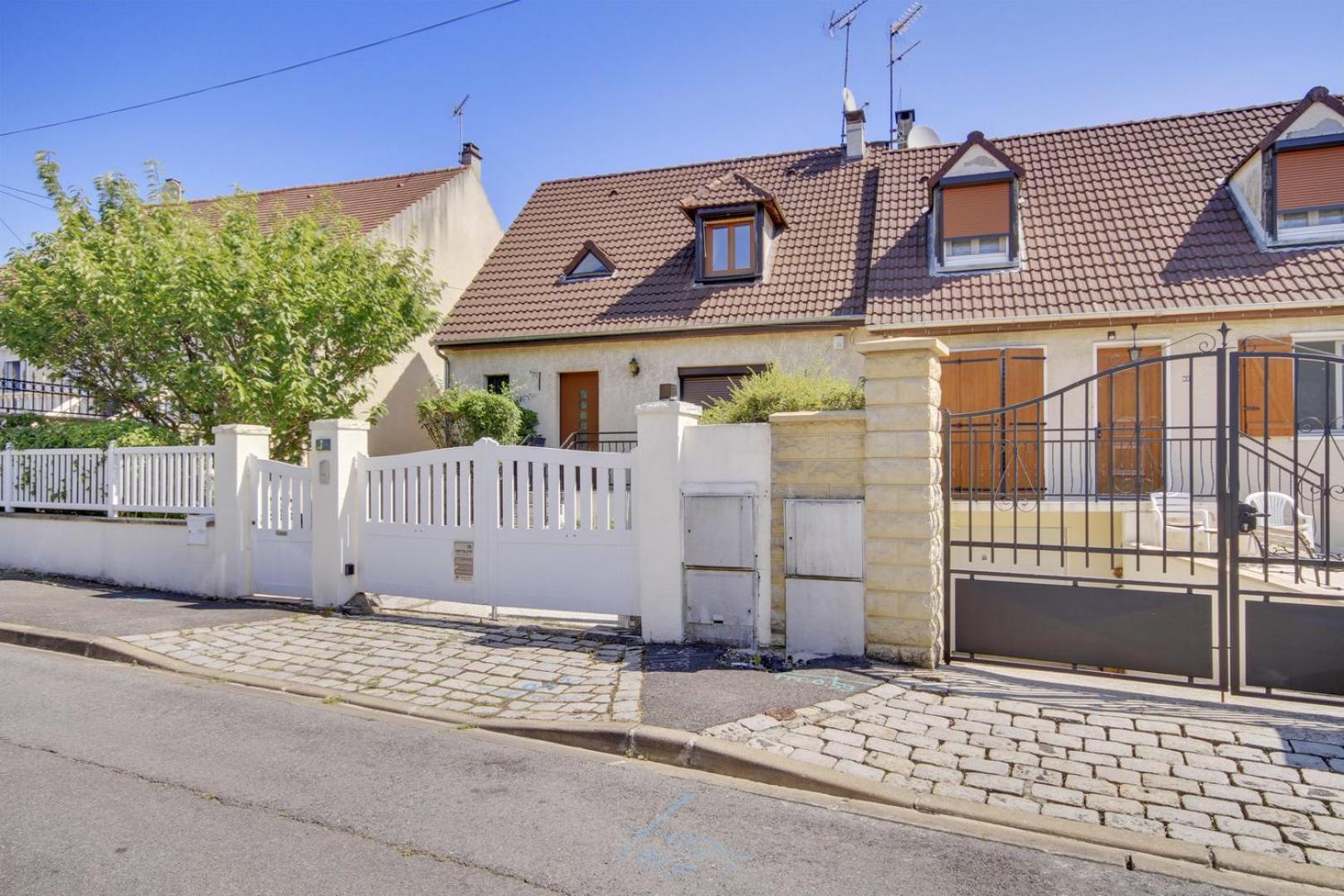 Authentique Demeure Familiale A Neuilly-Sur-Marne Hotel Exterior foto